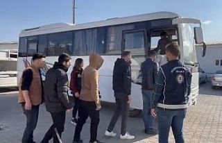 Osmaniye’de durdurulan otobüste 10 kaçak göçmen...