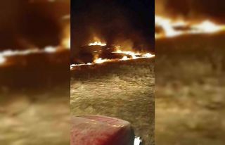 Otluk alanda çıkan yangın köylüler tarafından...