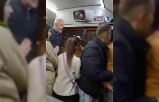 Otobüs doldu taştı, sürücü ile yolcu böyle...