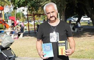 Otomobilini kütüphaneye çeviren emekli öğretmen...