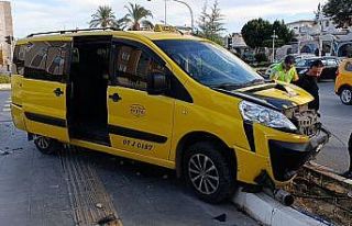 Otomobillerin hurdaya döndüğü kazayı burunları...