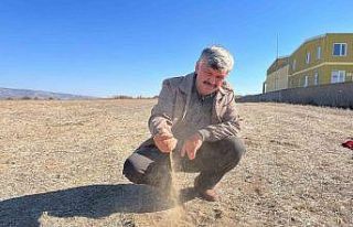 (ÖZEL) Eskişehir’de çiftçiler kuru toprağı...