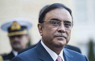 Pakistan Cumhurbaşkanı Zardari’nin bacağı kırıldı
