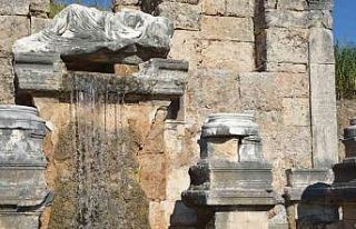 Perge Antik Kenti’ndeki çeşmeden 1800 yıl sonra...