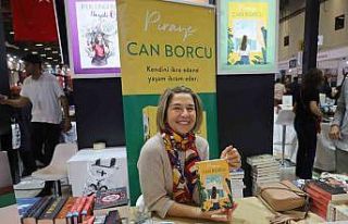 Piraye Erdoğan imza gününde sevenleriyle buluştu