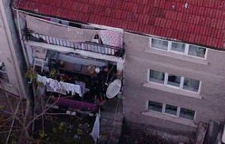 Polis baskınını fark edince uyuşturucu madde dolu...