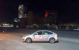 Polis noktasından kaçan otomobil başka bir araca...