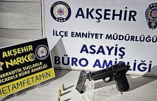 Polisi görünce kaçan araçta uyuşturucu madde...