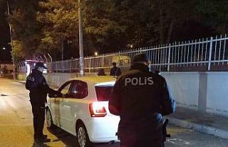 Polisten yurtlar önünde sıkı denetim