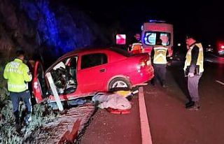 Refüje düşen otomobilinde can verdi