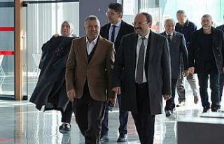 Rektör Çakmak birim ziyaretlerini sürdürüyor