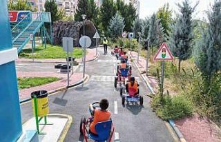 Şahinbey Belediyesi öğrencilere trafik bilinci...