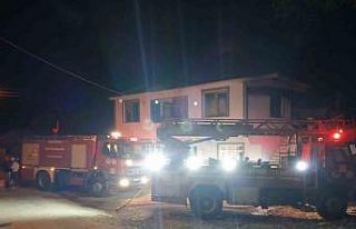 Sakarya’da iki katlı evde yangın çıktı