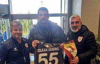Samsunspor taraftarlarından, Volkan Demirel’e çiçek...