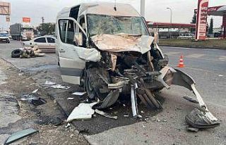 Şanlıurfa’da işçi servisi ile tır çarpıştı:...