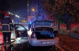 Şanlıurfa’da otomobil alev alev yandı