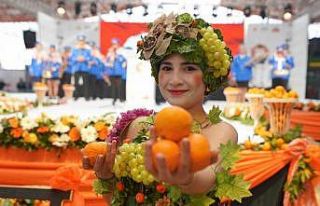 Seferihisar, 24. kez Mandalina Şenliği’nde binleri...