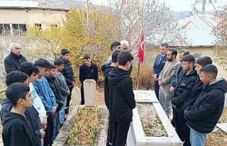 Şehit öğretmen Yaşar Uytun, kabri başında anıldı