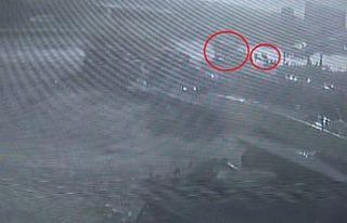 Şerit ihlali yapan hafif ticari araca motosiklet...