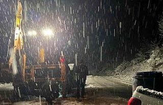 Siirt’te karda mahsur kalanlar kurtarıldı