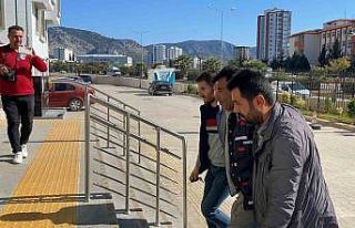 Silahla sokak ortasında eşini vuran şahıs tutuklandı