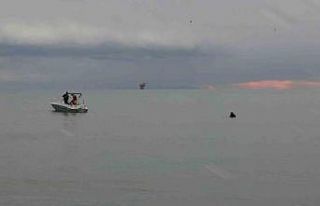 Silivri’de dondurucu havaya aldırmayıp su kayağı...