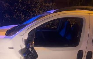 Sinirlendiği alt komşusunun otomobilini parçaladı