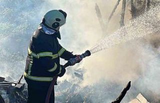 Sinop’ta çakmakla oynayan çocuklar samanlığı...