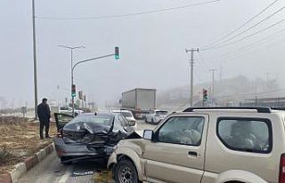 Sisli hava zincirleme kazayı beraberinde getirdi:...