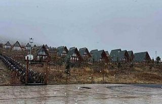 Sivas’ın yüksek kesimlerinde yağmur, yerini kar...