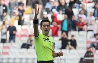 Sivasspor - Kasımpaşa maçının hakemi Burak Pakkan...
