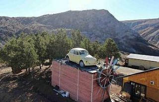 Sivas’ta ilginç manzara, yerde değil çatıda