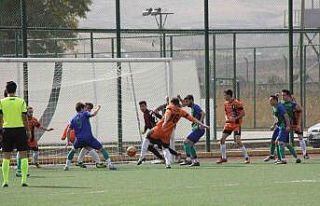 Sivas’ta kar yağışı amatör maçları erteledi