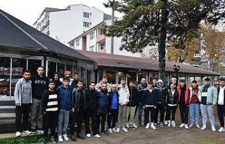 Söğütspor farklı kazandığı maç öncesi moral...