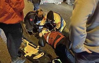 Sokak köpeğine çarpmamaya çalışırken motosikleti...