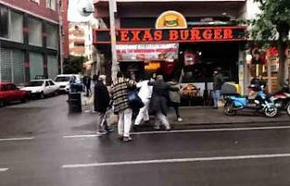 Sokak ortasında bastonlu dayak kamerada