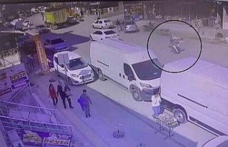 Şov uğruna canını hiçe sayan motosikletli, kaza...