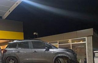 Takla atan otomobilde 2 kişi yaralandı