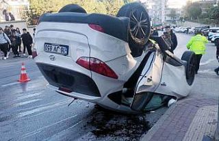 Takla atan otomobilden sağ kurtuldular