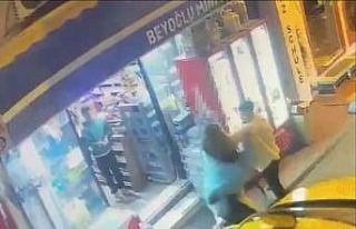 Taksim’de akılalmaz olay kamerada: ABD’li kadın...