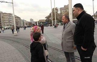 Taksim’de kaybolan çocuğun ailesini polisler buldu