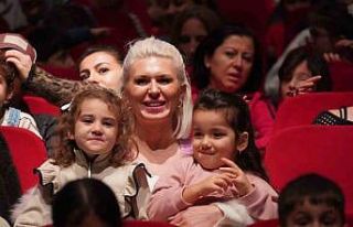 "Tavşan ile Kaplumbağa" oyununa çocuklar...