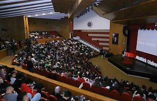 TEDx etkinlikleri, katılımcıların ilham verici...