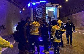 TEM’de iki yolcu otobüsü ve tır kazaya karıştı:...