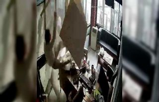 Temizlik için çıktığı asma tavan çöktü, kendini...