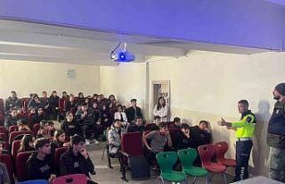 Tercan’da jandarma ekipleri öğrencileri bilgilendirdi