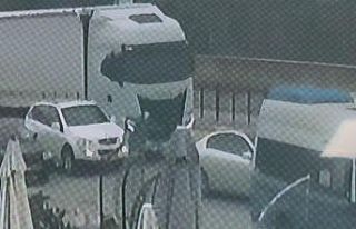 Tırın altında kalan kadın, hastanede hayatını...