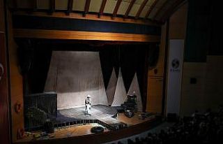 Tiyatro oyunu izleyenleri hayran bıraktı