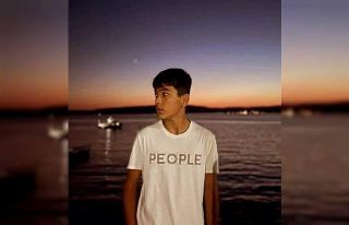 Trenin otomobile çarptığı kazada ağır yaralanan...