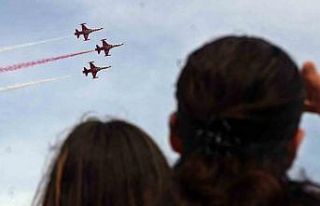 Türk Yıldızları Antalya’da Ata’ya saygı için...